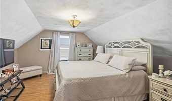 514 Killingly St, Johnston, RI 02919
