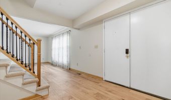 2825 Tuebingen Pkwy, Ann Arbor, MI 48105