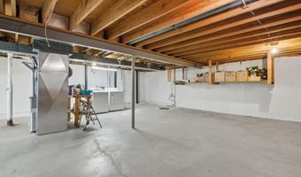 893 Oklahoma Ave, Ballwin, MO 63021