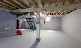 120 W Locust St, Aurora, MO 65605