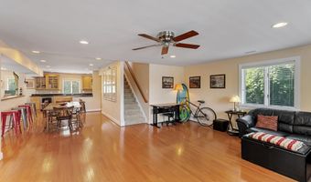 7578 BEACH Dr, Pasadena, MD 21122