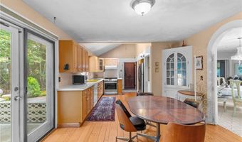 300 Country View Dr, Warwick, RI 02886