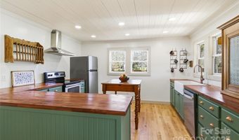 39 W Haven Dr, Arden, NC 28704