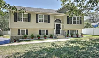 37 Lakeview Ave, Lincoln, RI 02865