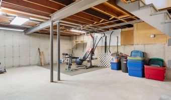 11 E Appletree Ln, Arlington Heights, IL 60004