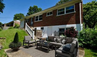 5800 Crossmont Dr, Affton, MO 63123