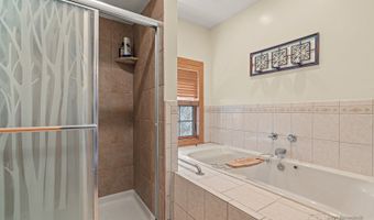 330 N Country Club Dr, Addison, IL 60101