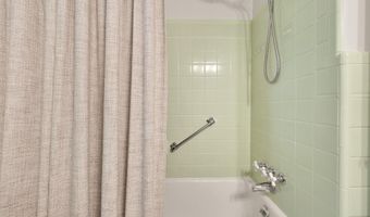 4112 DOWNING St, Annandale, VA 22003