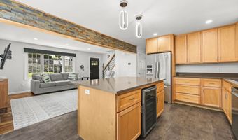 31 Hillandale Rd, Danbury, CT 06811