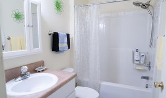 521 N Calhoun Shores Pkwy, Calhoun Falls, SC 29628