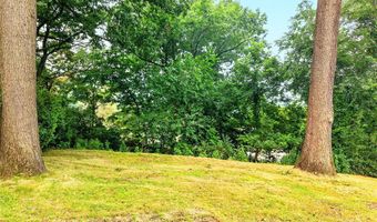 3 Solar Dr, Ambridge, PA 15003