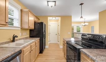 2 Cottage Cove Ln, Asheville, NC 28803
