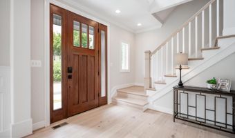 2119 N HARRISON St, Arlington, VA 22205