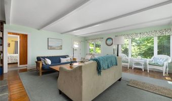 39 Highland Ave, Narragansett, RI 02882