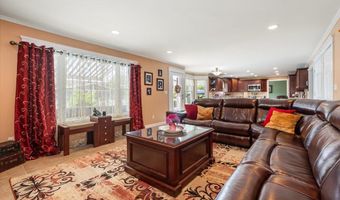 18 South Plz, Amity Harbor, NY 11701