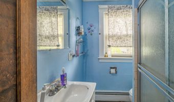 744 Hammond St, Bangor, ME 04401