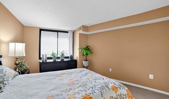 10101 GROSVENOR Pl 1901, Rockville, MD 20852