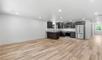 915 S Hudson Ave, Aurora, MO 65605