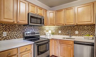 6143 EDSALL Rd J, Alexandria, VA 22304