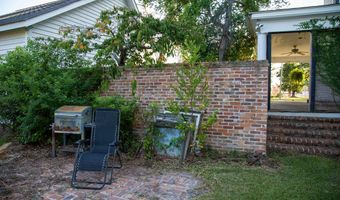 66 Weaver St, Baxley, GA 31513
