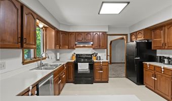 81 Plumwood Ct, Amherst, NY 14051