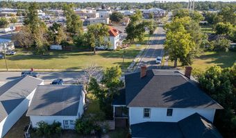 66 Weaver St, Baxley, GA 31513