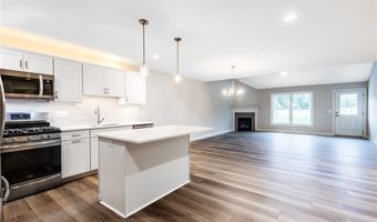 30 Essex Woods Ln B, Amherst, NY 14228