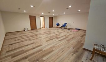 512 W Melgaard Rd, Aberdeen, SD 57401