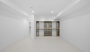 2321 N RICHMOND St, Arlington, VA 22207