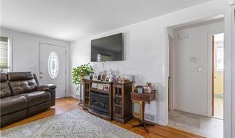75 Crescent Ave, Cranston, RI 02910