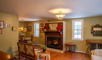 638 Riverside Dr, Augusta, ME 04330