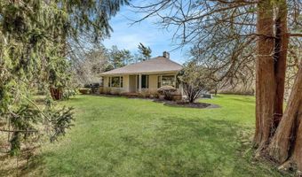 164 Middle Rd, Blue Point, NY 11715