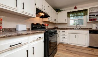 1520 S Carnation Dr, Aurora, MO 65605