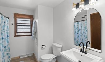 609 S MEMORIAL Dr, Appleton, WI 54914