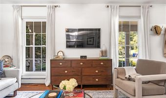 9 Kiki Cir, Cranston, RI 02921