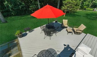3 Sandy Ln, Bristol, RI 02809