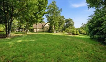 16 Blueberry Hill Rd, Bridgewater, CT 06752