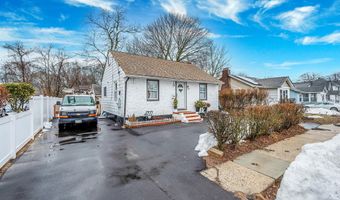 26 Smith St, Amityville, NY 11701