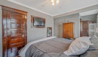 33 S Bay Ave, Amityville, NY 11701