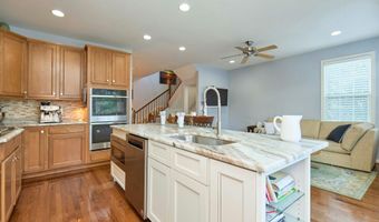 25066 CROXLEY GREEN Sq, Aldie, VA 20105