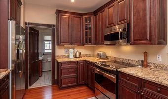 17 Lincoln St, Newport, RI 02840