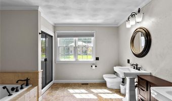 10 Lantern Brook Dr, Lincoln, RI 02865
