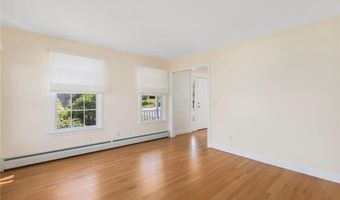 220 Island Dr, Middletown, RI 02842