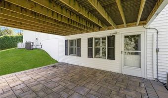 40 Quail Hollow Rd, Cranston, RI 02920