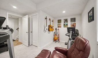 2872 Hardwick Rd, Ann Arbor, MI 48105