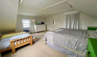 182 Newport Ave, Middletown, RI 02842