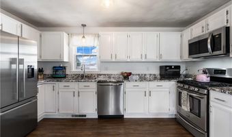 3 Mallory Ct, Bristol, RI 02809