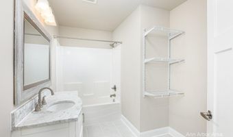 2 Maple Village Ct, Ann Arbor, MI 48103