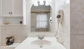 1432 Mizzen Ave, Beachwood, NJ 08722