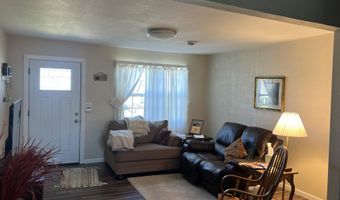 905 S Griffith Ave, Aurora, MO 65605
